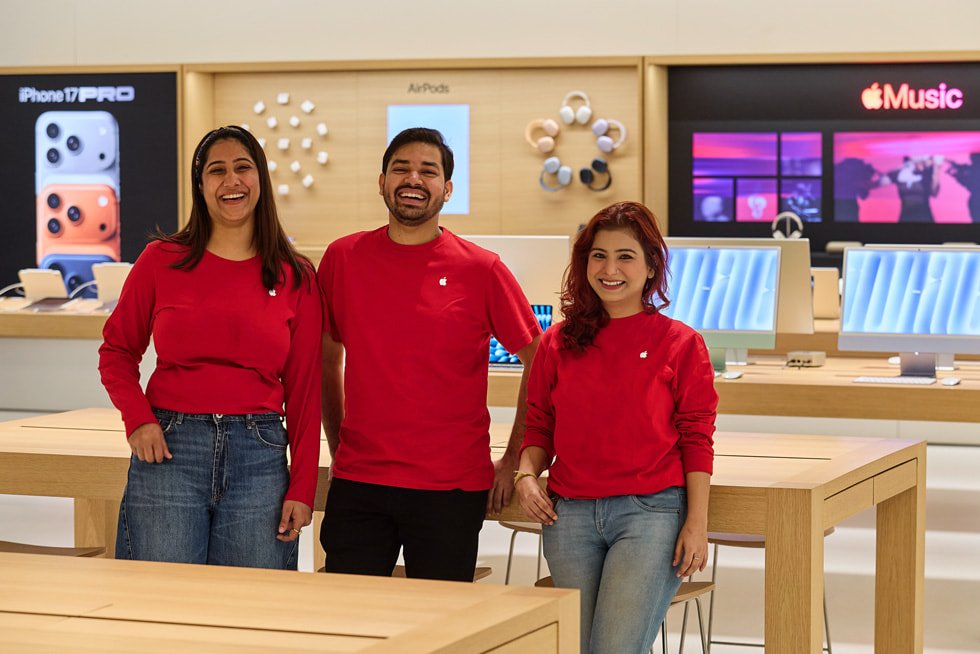 Apple Noida opens to customers